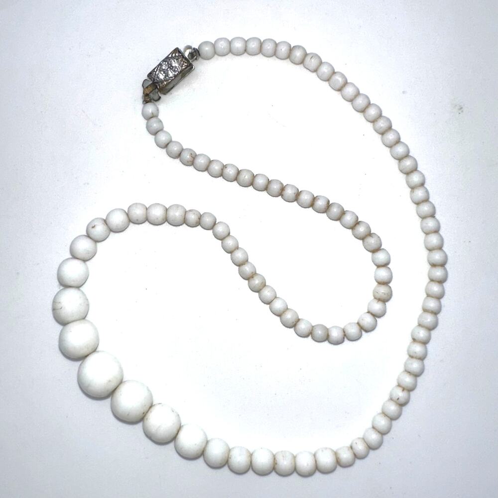 Antique Art Deco white milk glass beads beaded graduated 16” necklace